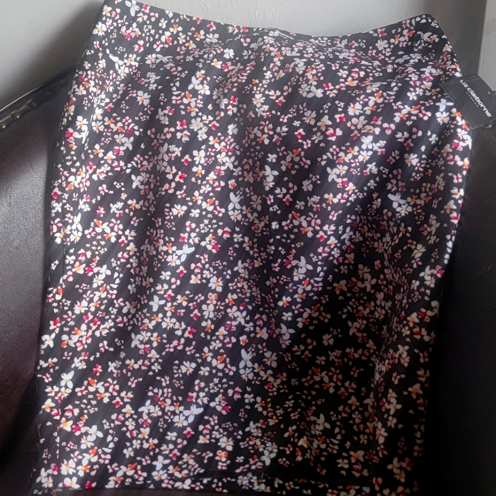 NWT SKIRT